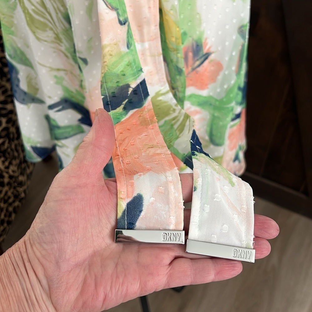 DKNY Floral Wrap Dress with Belt. Size 8 - Picture 6 of 10